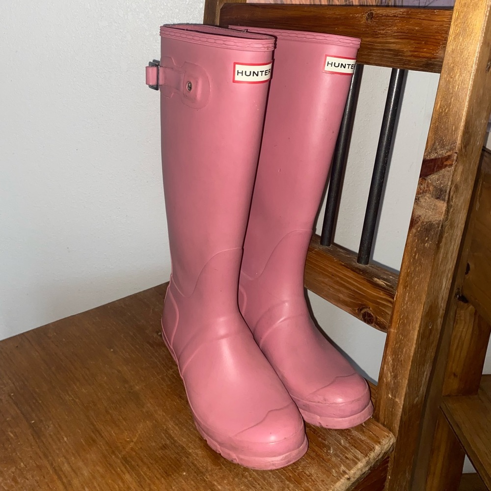 size 7 women’s pink Hunter Boots